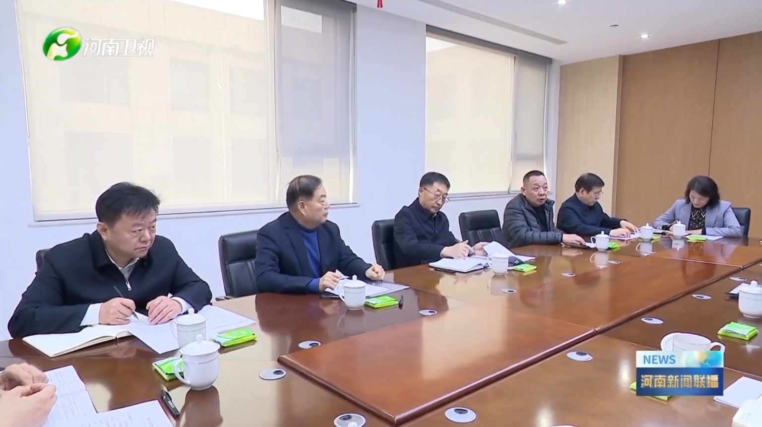 河南卫视新闻联播报道久博电竞官网(中国)有限公司集团党委书记、创始人楚金甫参加省委书记刘宁在许昌召开的民营企业座谈会